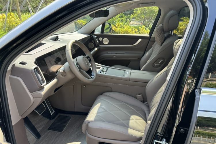 Used Hima AITO M9 2025 Extended-Range Ultra Version 52 kWh 6-Seater Interior 3
