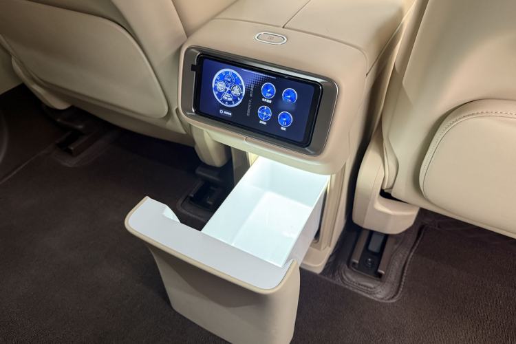 Used Hima AITO M9 2025 Extended-Range Ultra Version 52 kWh 5-Seater Edition Interior 4