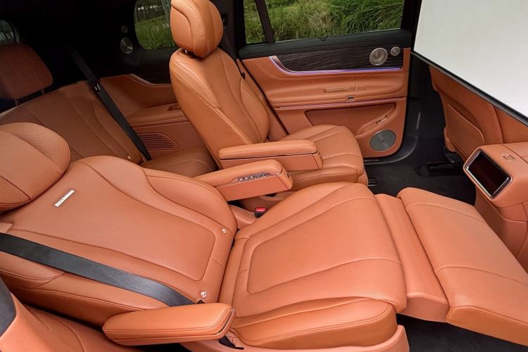 Used Hima AITO M9 2025 Extended-Range Ultra Version 52 kWh 6-Seater Interior 4