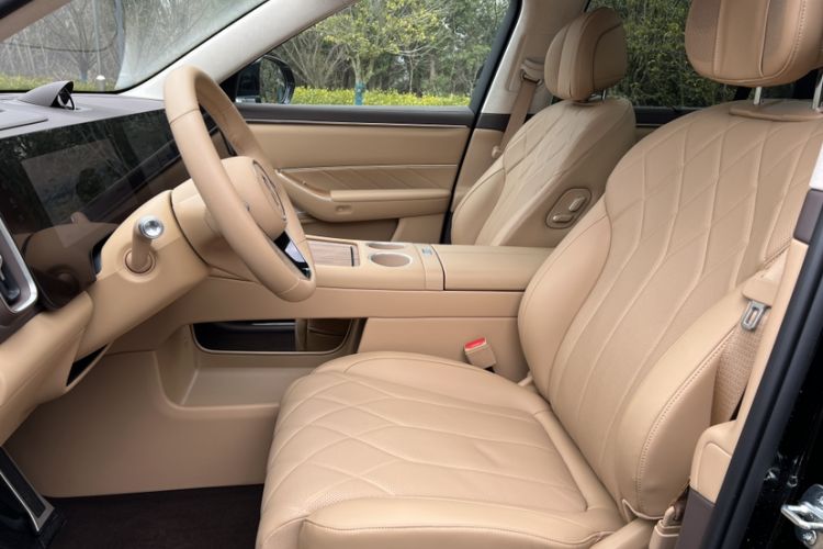 Used Hima AITO M9 2025 Extended-Range Ultra Version 52 kWh 6-Seater Interior 4
