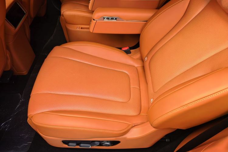 Used Hima AITO M9 2025 Extended-Range Ultra Version 52 kWh 6-Seater Interior 4