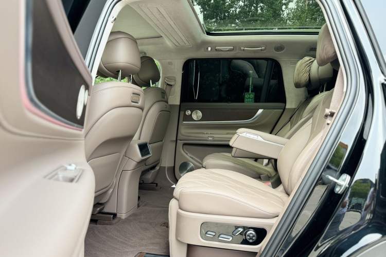 Used Hima AITO M9 2025 Extended-Range Ultra Version 52 kWh 6-Seater Interior 4