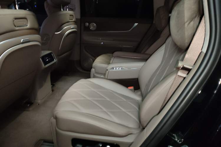 Used Hima AITO M9 2025 Extended-Range Ultra Version 52 kWh 6-Seater Interior 4
