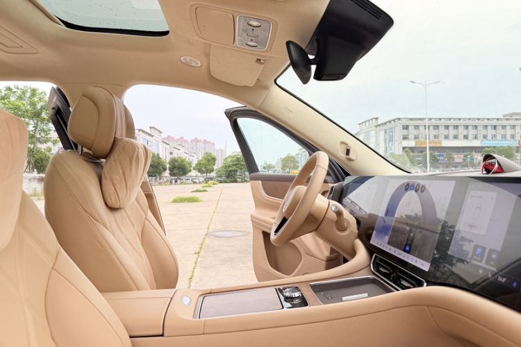 Used Hima AITO M9 2025 Extended-Range Ultra Version 52 kWh 6-Seater Interior 4