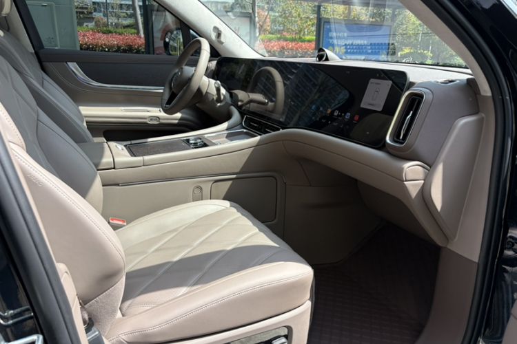Used Hima AITO M9 2025 Extended-Range Ultra Version 52 kWh 6-Seater Interior 4