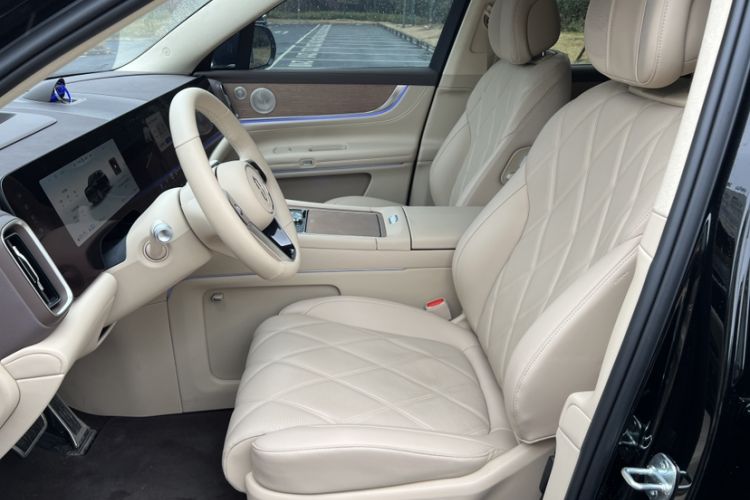 Used Hima AITO M9 2025 Extended-Range Ultra Version 52 kWh 6-Seater Interior 5