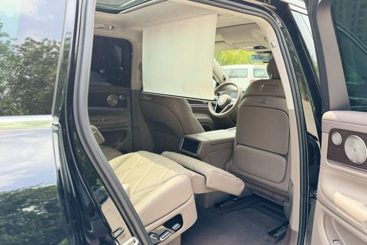 Used Hima AITO M9 2025 Extended-Range Ultra Version 52 kWh 6-Seater Interior 5
