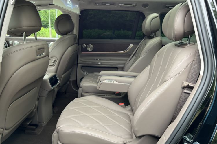 Used Hima AITO M9 2025 Extended-Range Ultra Version 52 kWh 6-Seater Interior 5
