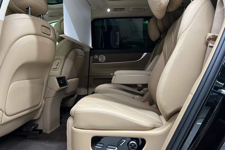 Used Hima AITO M9 2025 Extended-Range Ultra Version 52 kWh 6-Seater Interior 5