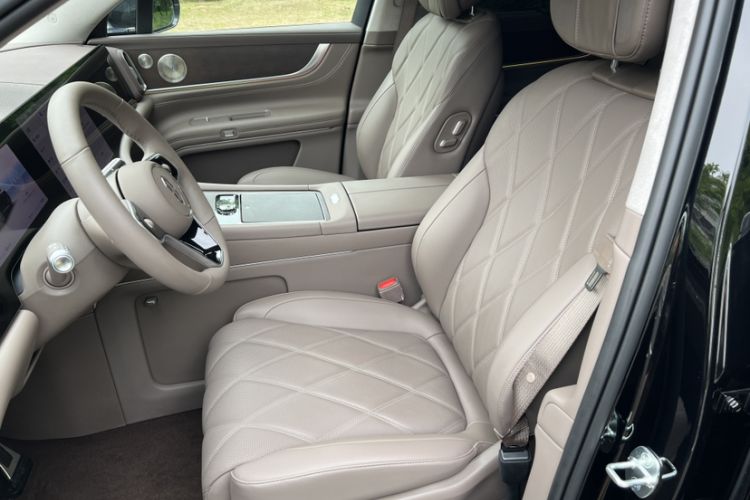Used Hima AITO M9 2025 Extended-Range Ultra Version 52 kWh 6-Seater Interior 8