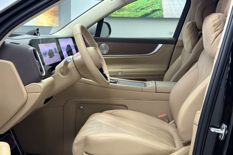 Used Hima AITO M9 2025 Extended-Range Ultra Version 52 kWh 6-Seater Interior 8