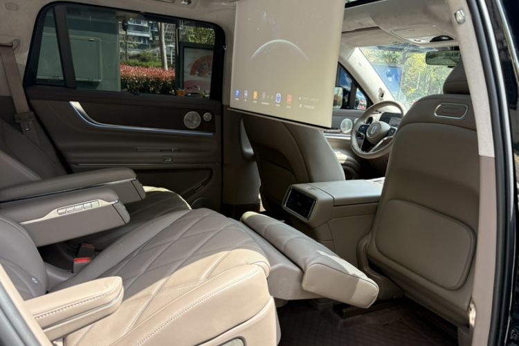 Used Hima AITO M9 2025 Extended-Range Ultra Version 52 kWh 6-Seater Interior 9