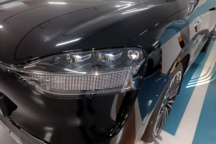 Used Hima AITO M9 2025 Extended-Range Ultra Version 52 kWh 6-Seater Left Front Headlight