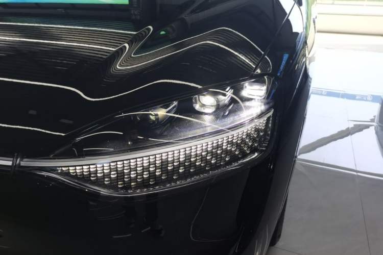 Used Hima AITO M9 2025 Extended-Range Ultra Version 52 kWh 6-Seater Left Front Headlight