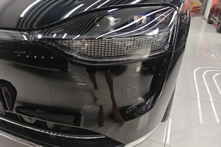 Used Hima AITO M9 2025 Extended-Range Ultra Version 52 kWh 6-Seater Left Front Headlight