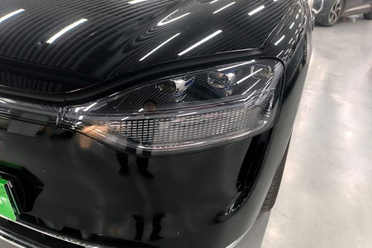 Used Hima AITO M9 2025 Model Range-Extended Ultra Edition 52kWh 6-seater (896-line LiDAR) Left Front Headlight