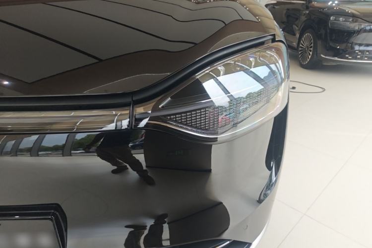 Used Hima AITO M9 2025 Extended-Range Ultra Version 52 kWh 6-Seater Left Front Headlight