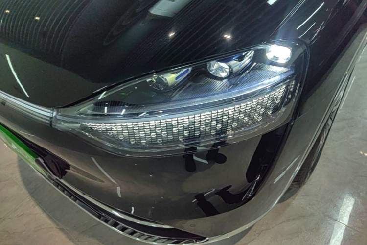 Used Hima AITO M9 2025 Extended-Range Ultra Version 52 kWh 5-Seater Edition Left Front Headlight