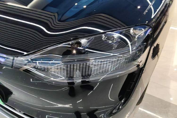 Used Hima AITO M9 2025 Extended-Range Ultra Version 52 kWh 6-Seater Left Front Headlight