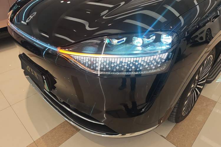Used Hima AITO M9 2025 Extended-Range Ultra Version 52 kWh 6-Seater Left Front Headlight