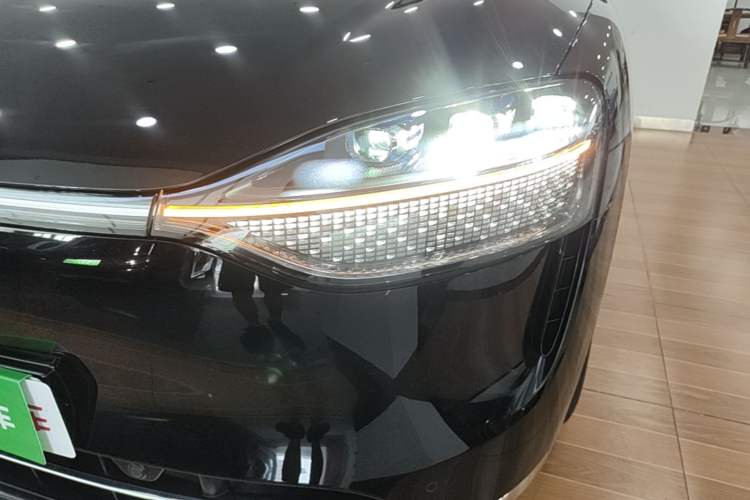 Used Hima AITO M9 2025 Extended-Range Ultra Version 52 kWh 6-Seater Left Front Headlight