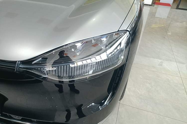 Used Hima AITO M9 2025 Extended-Range Ultra Version 52 kWh 5-Seater Edition Left Front Headlight