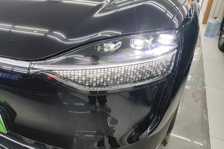 Used Hima AITO M9 2025 Extended-Range Ultra Version 52 kWh 6-Seater Left Front Headlight