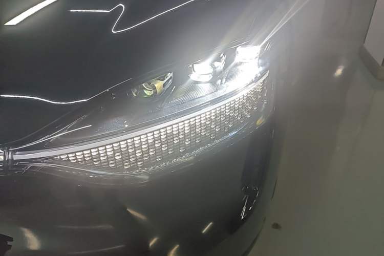 Used Hima AITO M9 2025 Extended-Range Ultra Version 52 kWh 6-Seater Left Front Headlight
