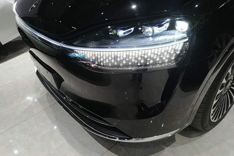 Used Hima AITO M9 2025 Extended-Range Ultra Version 52 kWh 6-Seater Left Front Headlight