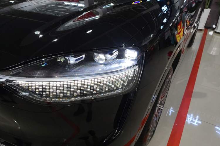 Used Hima AITO M9 2025 Extended-Range Ultra Version 52 kWh 5-Seater Edition Left Front Headlight