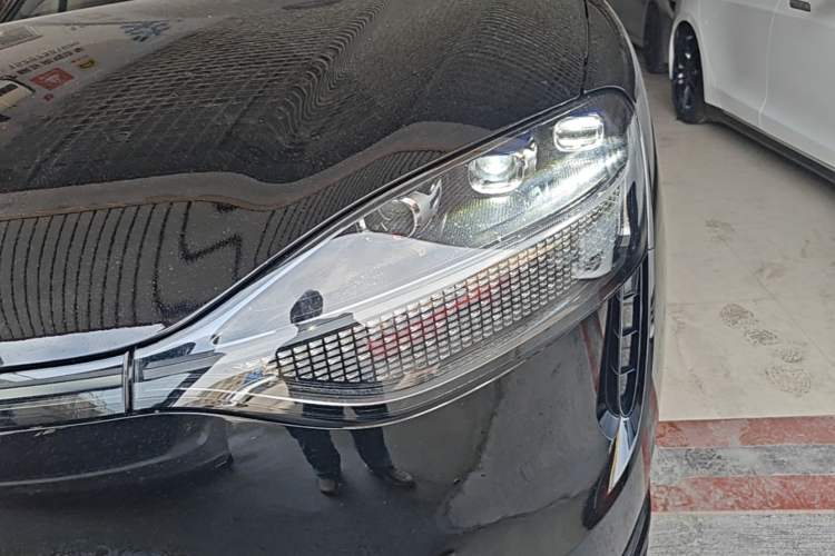 Used Hima AITO M9 2025 Extended-Range Ultra Version 52 kWh 6-Seater Left Front Headlight