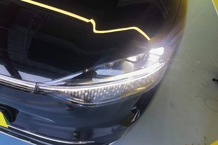 Used Hima AITO M9 2025 Extended-Range Ultra Version 52 kWh 6-Seater Left Front Headlight