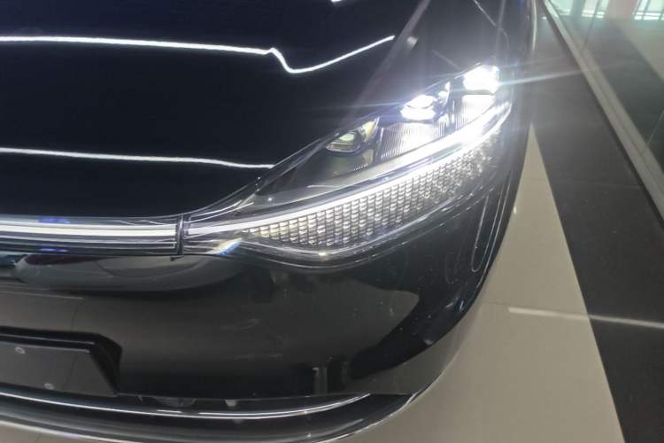 Used Hima AITO M9 2025 Extended-Range Ultra Version 52 kWh 6-Seater Left Front Headlight