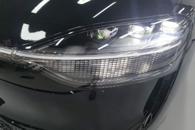 Used Hima AITO M9 2025 Extended-Range Ultra Version 52 kWh 6-Seater Left Front Headlight