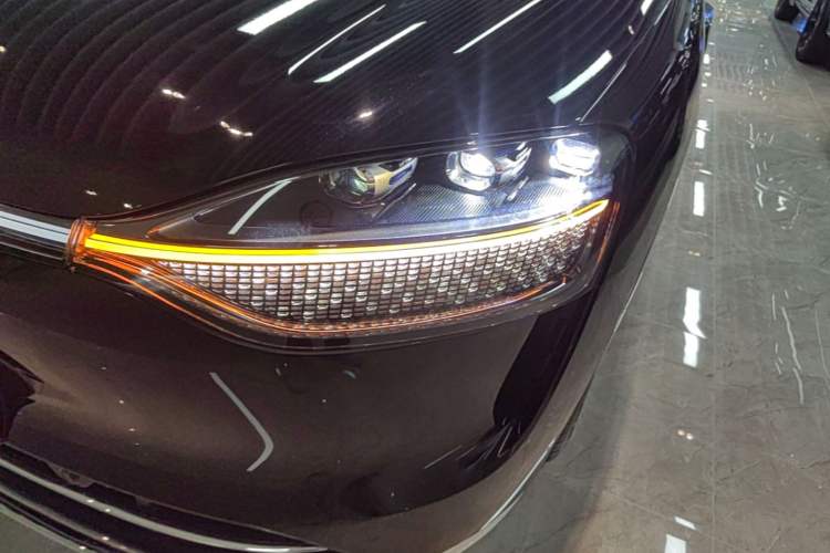 Used Hima AITO M9 2025 Extended-Range Ultra Version 52 kWh 6-Seater Left Front Headlight