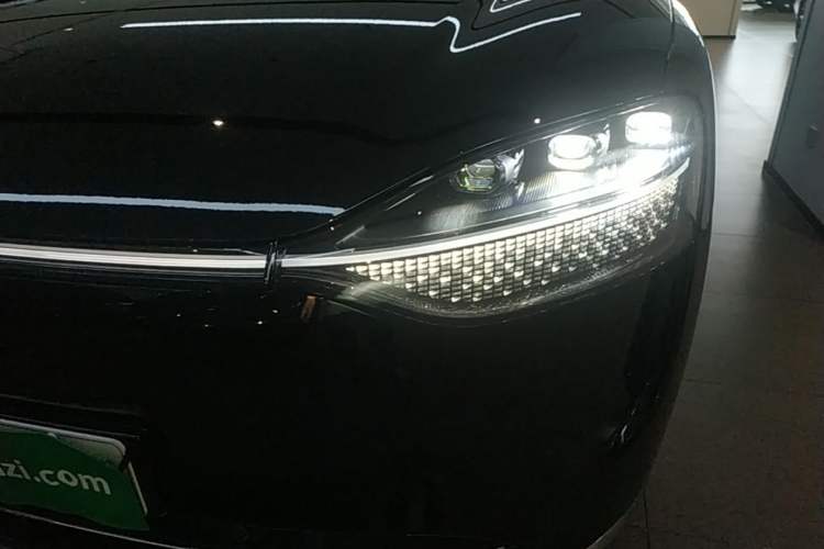 Used Hima AITO M9 2025 Extended-Range Ultra Version 52 kWh 5-Seater Edition Left Front Headlight