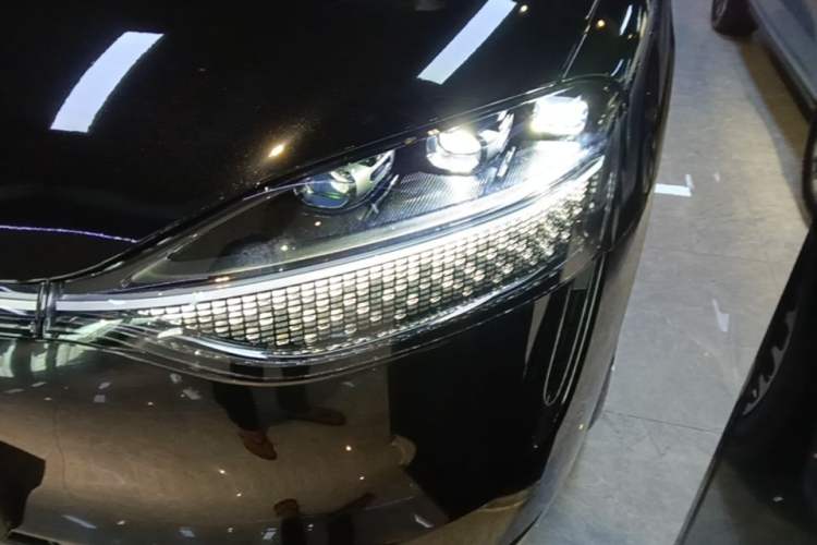 Used Hima AITO M9 2025 Extended-Range Ultra Version 52 kWh 6-Seater Left Front Headlight