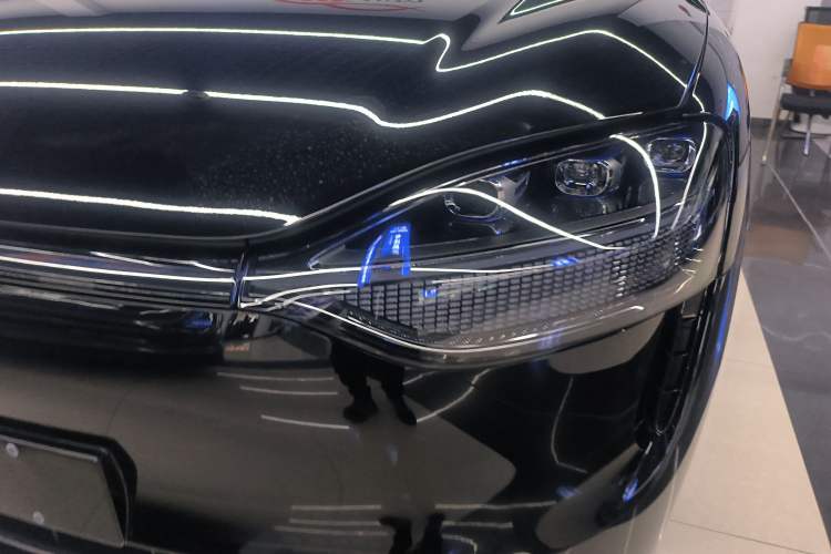Used Hima AITO M9 2025 Extended-Range Ultra Version 52 kWh 6-Seater Left Front Headlight