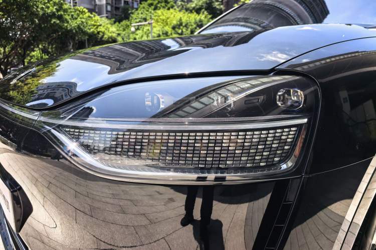 Used Hima AITO M9 2025 Extended-Range Ultra Version 52 kWh 6-Seater Left Front Headlight