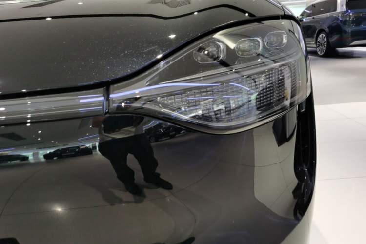 Used Hima AITO M9 2025 Extended-Range Max Version 52 kWh 6-Seater Edition Left Front Headlight