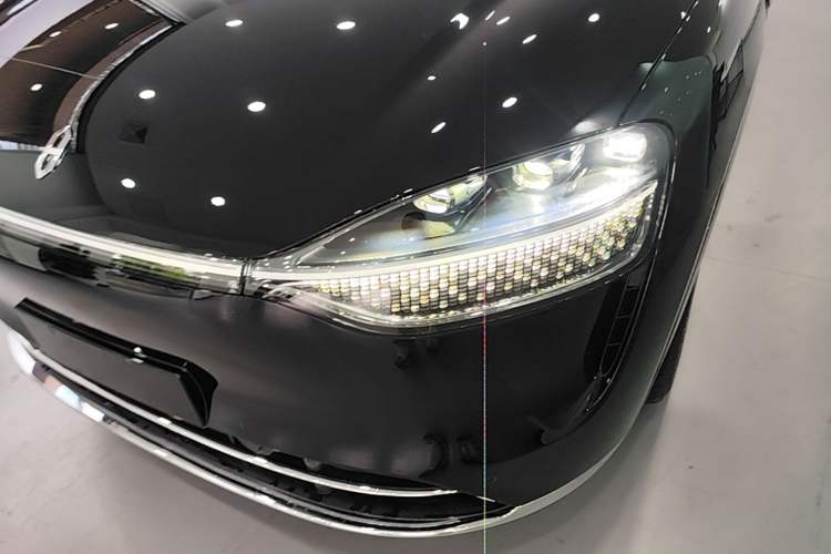 Used Hima AITO M9 2025 Extended-Range Max Version 52 kWh 6-Seater Edition Left Front Headlight