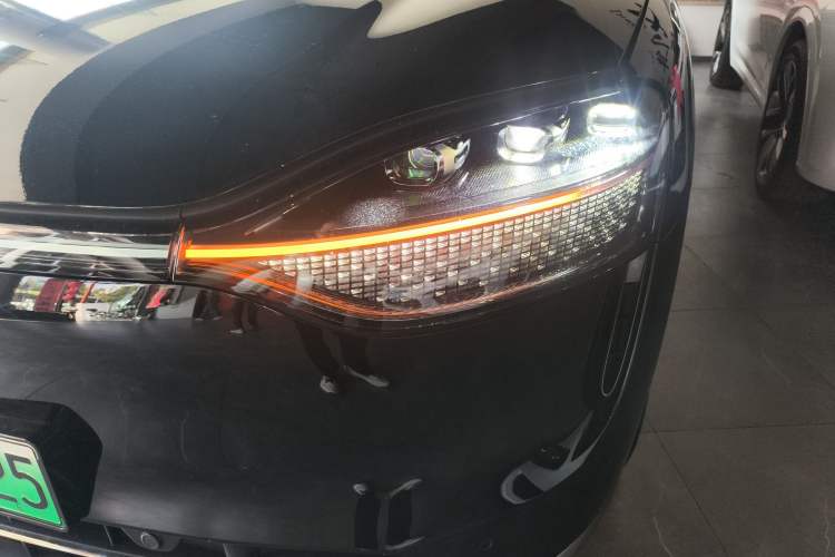 Used Hima AITO M9 2025 Extended-Range Ultra Version 52 kWh 5-Seater Edition Left Front Headlight