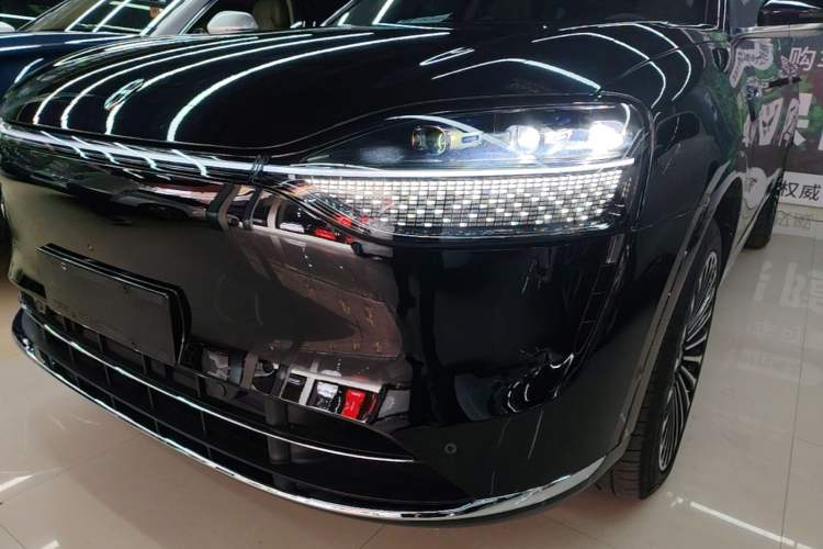 Used Hima AITO M9 2025 Extended-Range Ultra Version 52 kWh 6-Seater Left Front Headlight