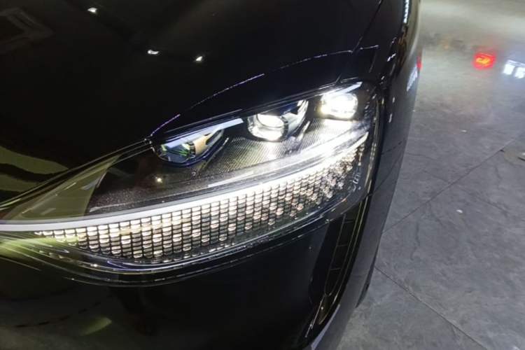 Used Hima AITO M9 2025 Extended-Range Ultra Version 52 kWh 6-Seater Left Front Headlight