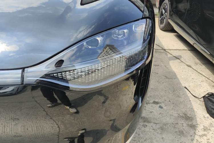 Used Hima AITO M9 2025 Extended-Range Ultra Version 52 kWh 6-Seater Left Front Headlight