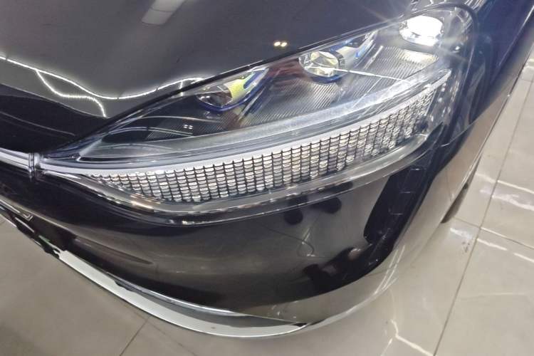 Used Hima AITO M9 2025 Extended-Range Ultra Version 52 kWh 5-Seater Edition Left Front Headlight