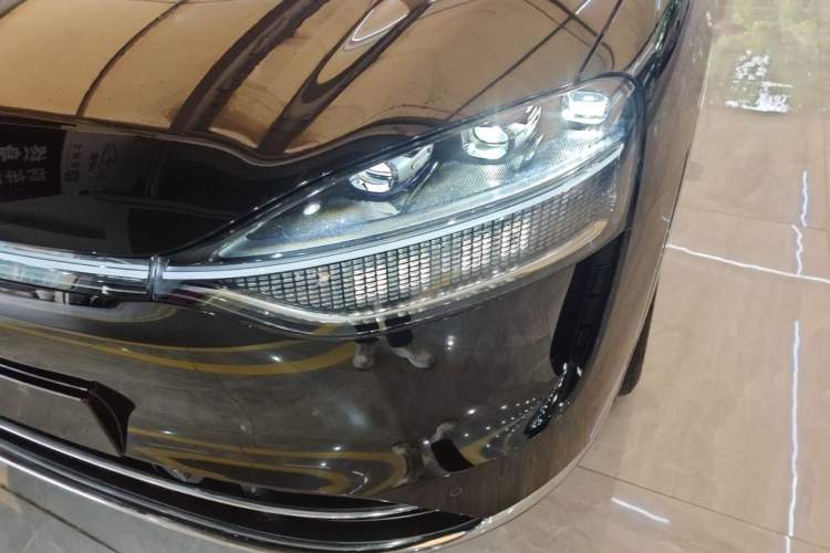 Used Hima AITO M9 2025 Extended-Range Max Version 52 kWh 6-Seater Edition Left Front Headlight