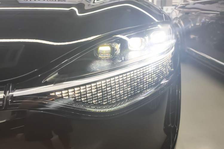Used Hima AITO M9 2025 Extended-Range Ultra Version 52 kWh 5-Seater Edition Left Front Headlight