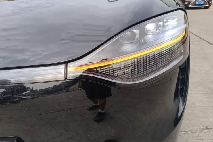 Used Hima AITO M9 2025 Extended-Range Ultra Version 52 kWh 6-Seater Left Front Headlight