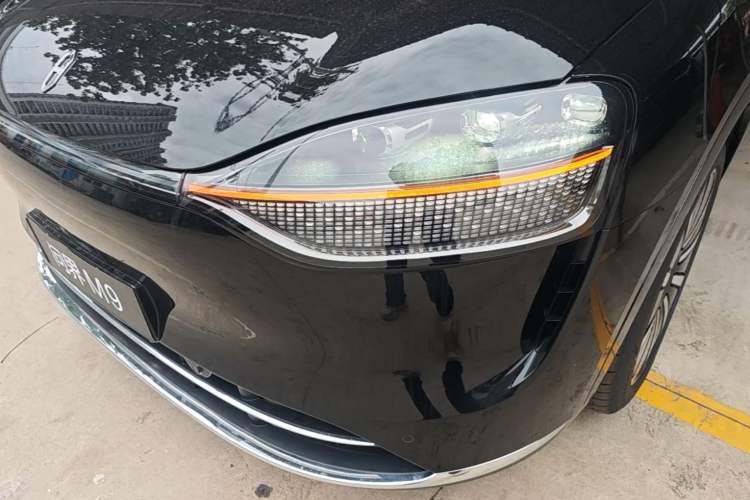 Used Hima AITO M9 2025 Model Range-Extended Ultra Edition 52kWh 6-seater (896-line LiDAR) Left Front Headlight